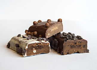 Protein bars produced with fillings and topping